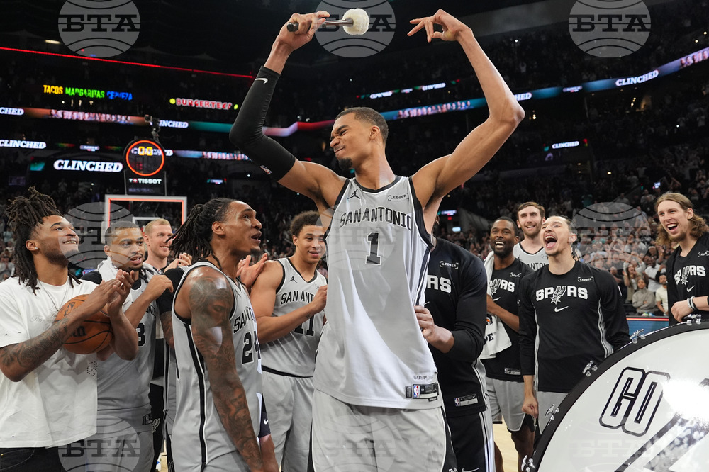 Suns Spurs Basketball