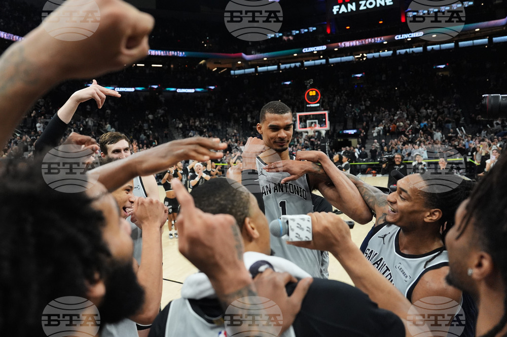 Suns Spurs Basketball