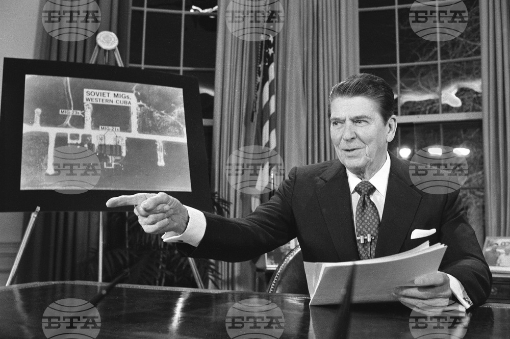 Президентът Роналд Рейгън обявява на 23 март 1983 г. началото на програма за космическа противоракетна система