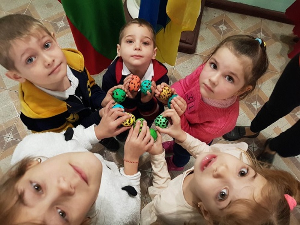 Българчета в Одеса се учиха да украсяват великденски яйца