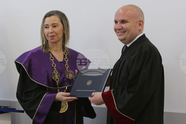 ВУТП - Илхан Кючюк - почетна титла "Доктор Хонорис Кауза"