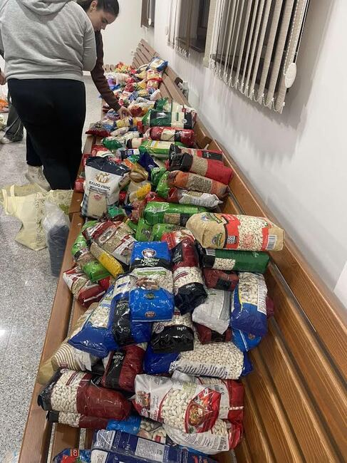 Над един тон хранителни продукти за хора в нужда събра великденската благотворителна кампания в Стара Загора "Дари, за да зарадваш"