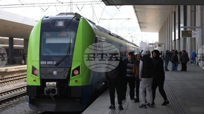 Първият нов eлектрически влак „Шкода“ беше представен на Централната гара в София, експлоатация се очаква от лятото