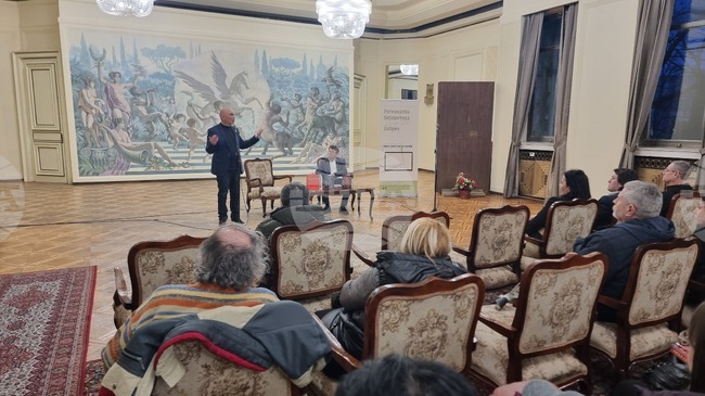 Росен Петров представи в Добрич книгата си „Нека помним. Истории от историята“ 