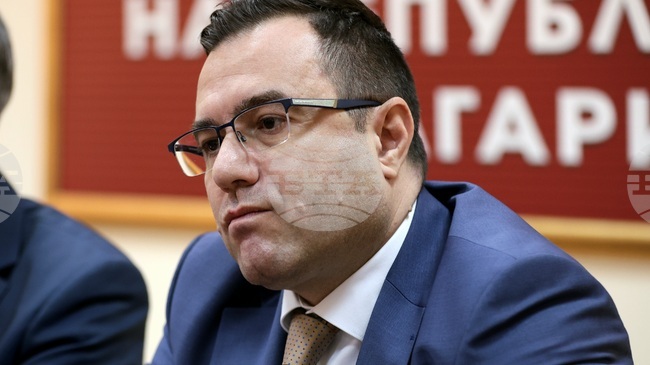 КЕВР работи върху 6548 жалби за високи сметки за ток, обяви председателят на регулатора Пламен Младеновски