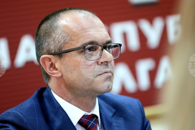 КЗП установи нелоялни търговски практики при разглеждането на жалби за сметки за ток, каза Александър Колячев