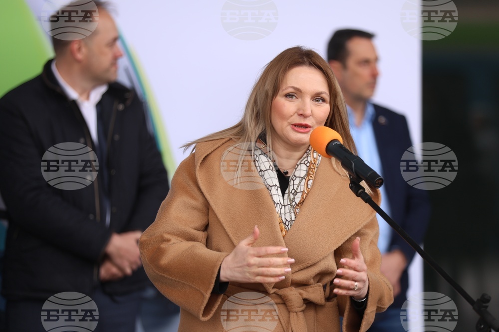 Влак - „Шкода“ - представяне - Oлecя Лaчи