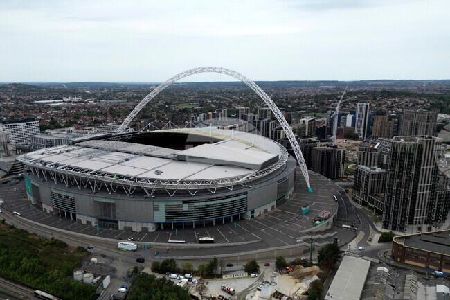 Britain-Ticketless Fans