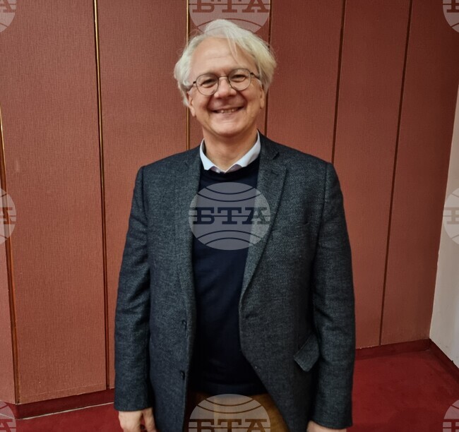 Трябва да изграждаме у младите поколения чувство за класичност и универсалност, каза за БТА маестро Павел Балев