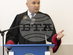 Снимка: офис на Илхан Кючюк