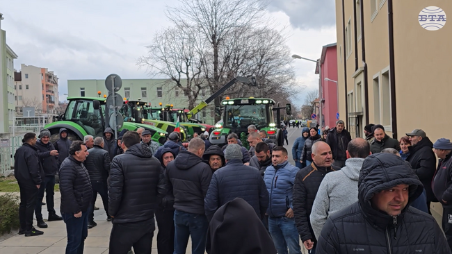 Земеделски производители от Сливен протестираха срещу предстоящи кадрови промени в ръководството на Областната дирекция „Земеделие“