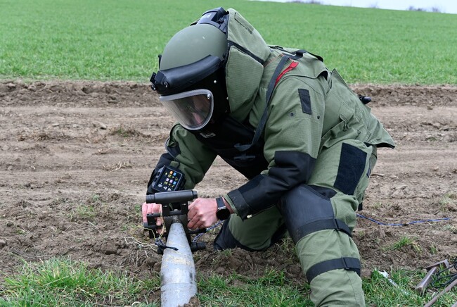 МО: Екипите за унищожаване на невзривени бойни припаси от Сухопътните войски повишиха подготовката си
