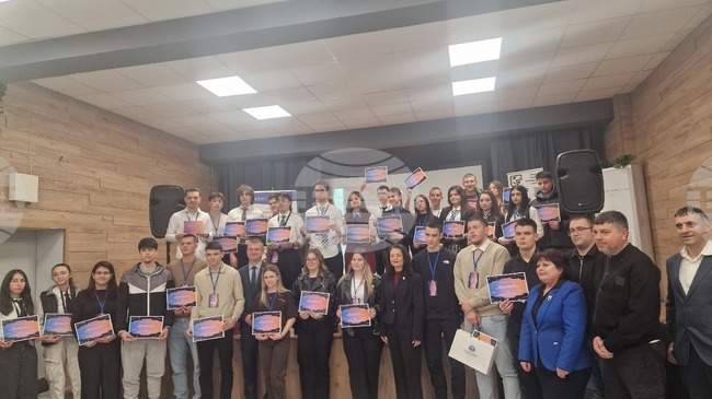 Гимназисти от Разградска област представиха в хакатон идеи за бъдещето на местното развитие, качеството на живот и предприемачеството