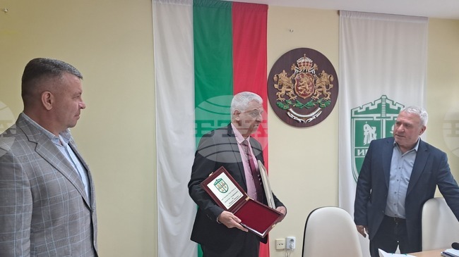 Ректорът на НСА получи званието „Почетен гражданин на Община Иваново“