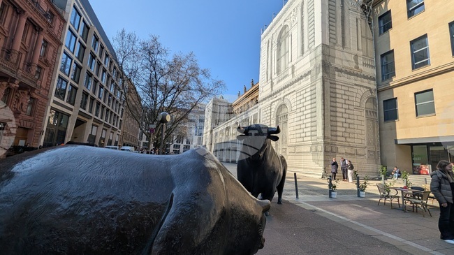 Европейските борси се движат разнопосочно след силния ръст вчера, напрежението около примирието в Иран охлажда оптимизма