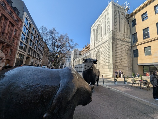 Европейските борси се движат разнопосочно след силния ръст вчера, напрежението около примирието в Иран охлажда оптимизма