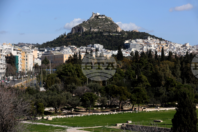 Стотици фалшиви произведения на изкуството бяха открити в известна галерия в Атина