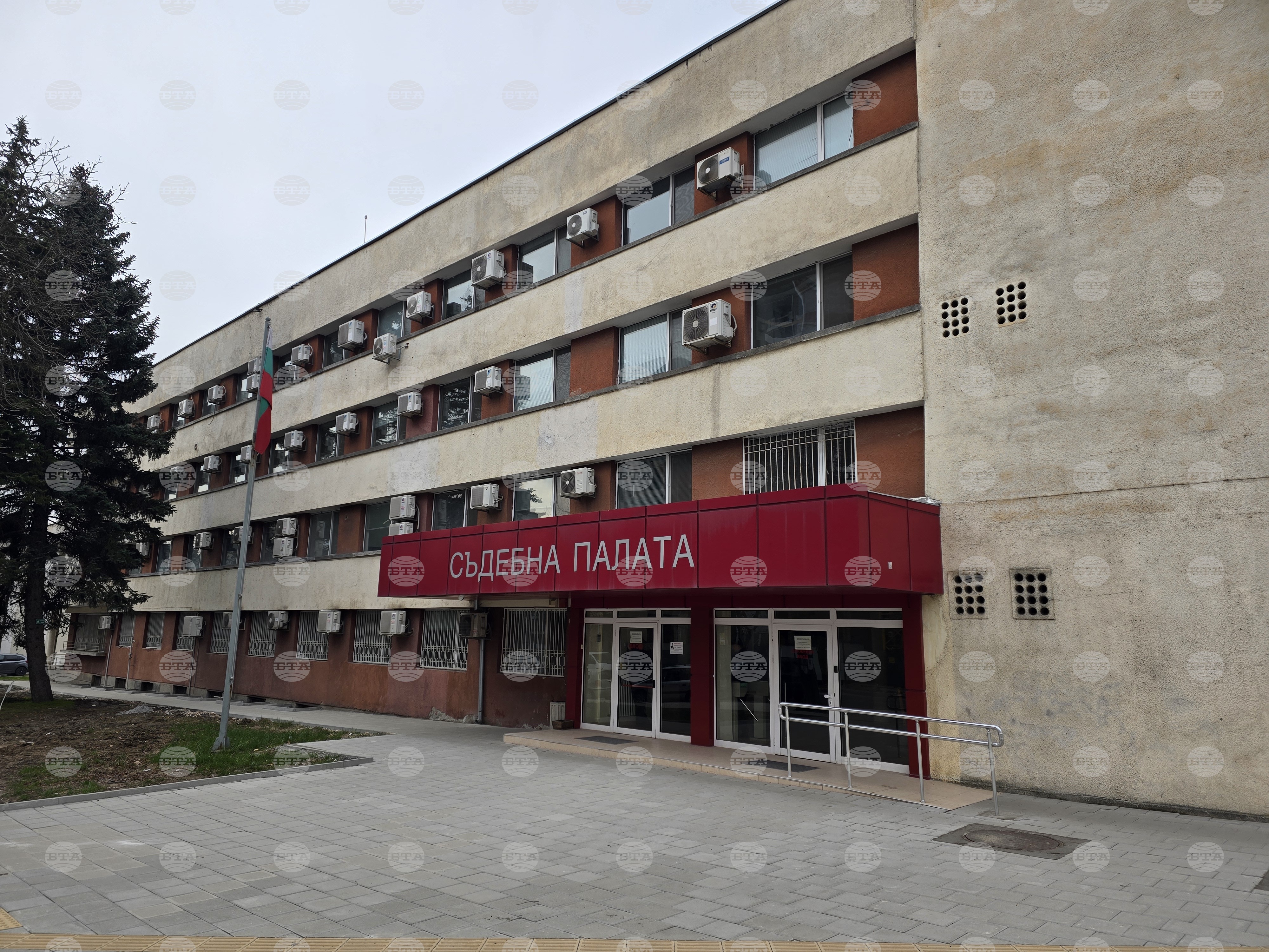 Съдът в Кърджали осъди на 2 г. и 8 месеца затвор мъж за държане с цел разпространение на близо 8 кг марихуана