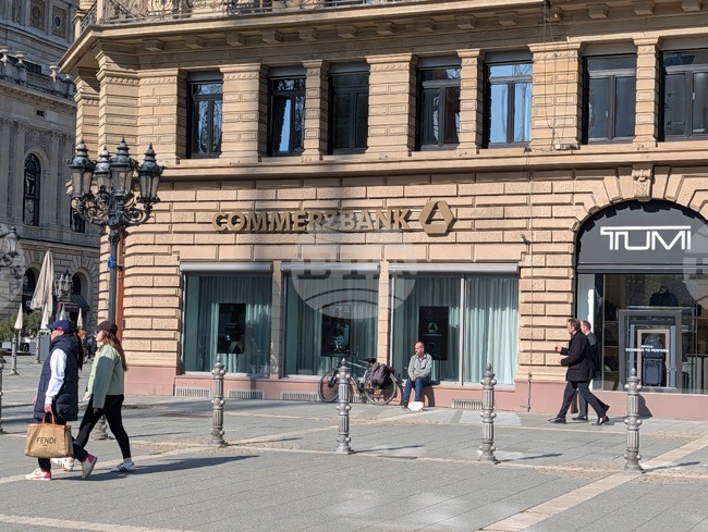 Германското правителство отказа да продаде 12-процентния си дял в „Комерцбанк“ на „УниКредит“