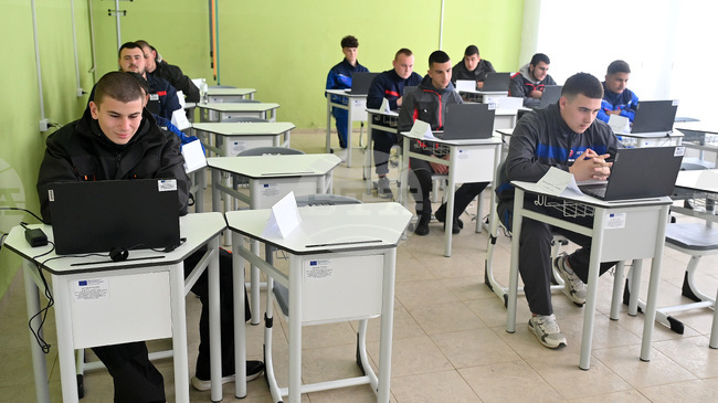 Националното състезание „Най-добър млад автомонтьор и водач на МПС“ започна в Лом