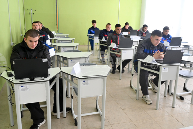 Националното състезание „Най-добър млад автомонтьор и водач на МПС“ започна в Лом