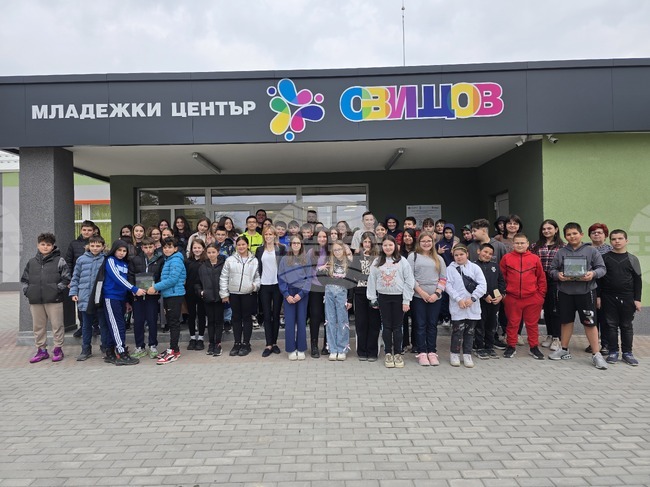 Младежкият център в Свищов и Центърът за управление на отпадъците проведоха съвместна екоинициатива с ученици от три училища