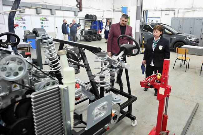 Лом - „Най-добър млад автомонтьор и водач на МПС“ - състезание