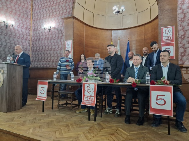 Socialist Party Leader Addresses Supporters in Pernik in First Campaign Event