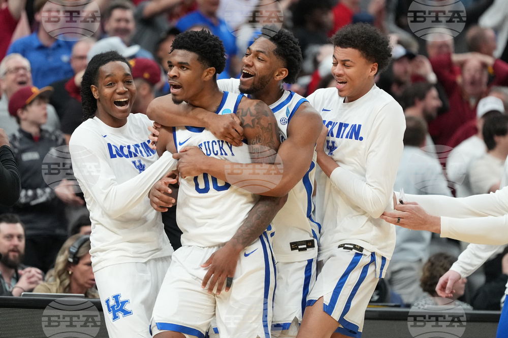 APTOPIX NCAA Santa Clara Kentucky Basketball
