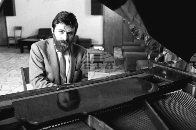 Проф. Стефан Драгостинов, пианист, композитор и диригент