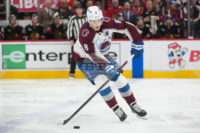 Защитникът Кайл Макар ще отсъства от състава на хокейния Колорадо поне в следващите две седмици