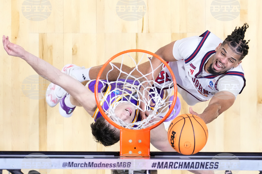 APTOPIX NCAA N Iowa St Johns Basketball