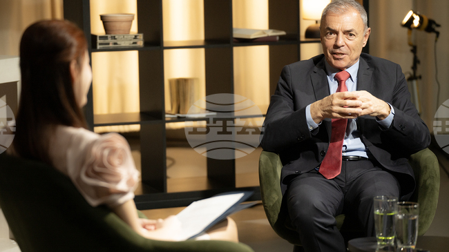 Министър Сергей Игнатов пред студентската медия NewBlog 4U: 20 април – присъствен, но неучебен ден