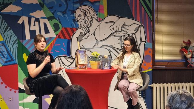 Геновева Димова, която живее в Шотландия, представи премиерно за България своите романи „Мръсни дни“ и „Страшни нощи“ във Варна