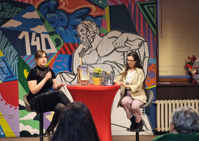 Геновева Димова, която живее в Шотландия, представи премиерно за България своите романи „Мръсни дни“ и „Страшни нощи“ във Варна