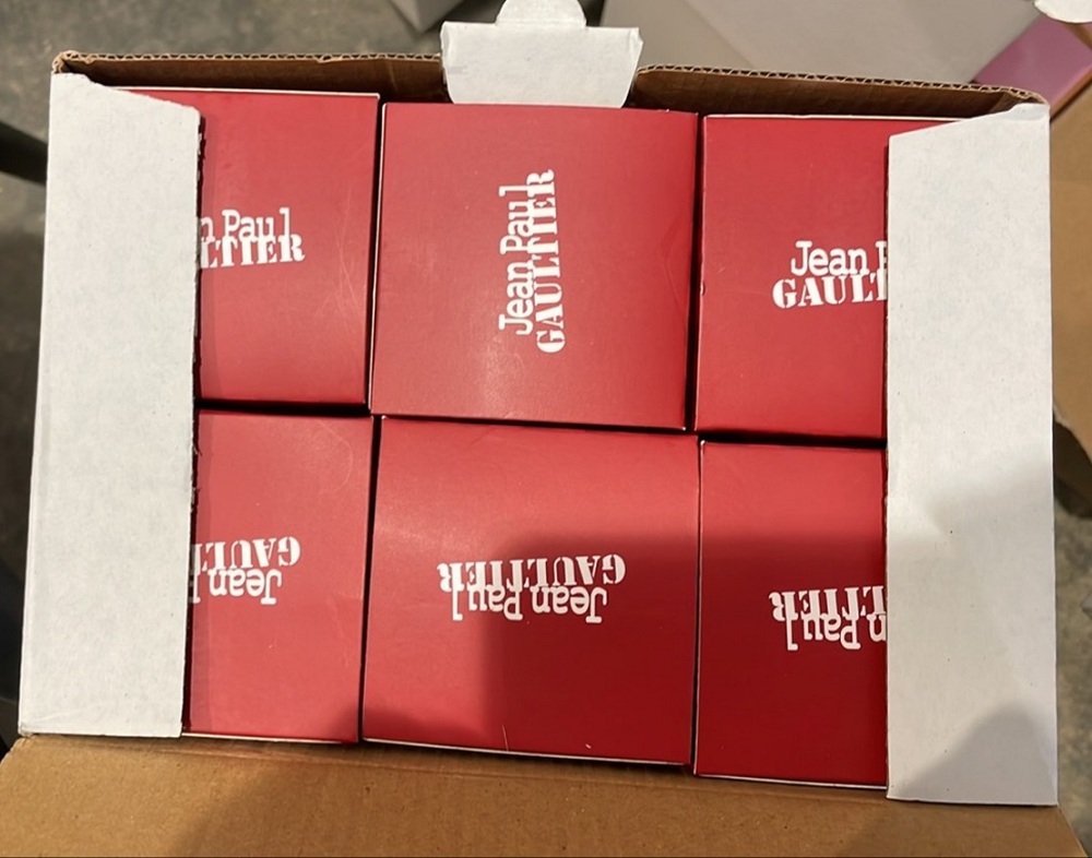 Агенция „Митници“: Голямо количество контрабандни парфюми задържаха митническите служители на МП Лесово