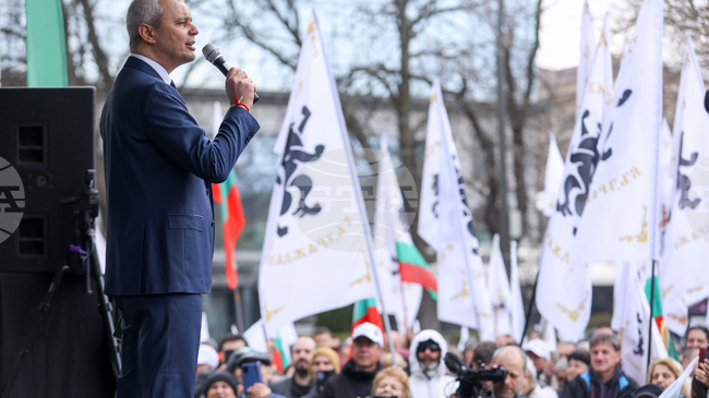 "Възраждане" откри предизборната си кампания пред Народния театър "Иван Вазов"