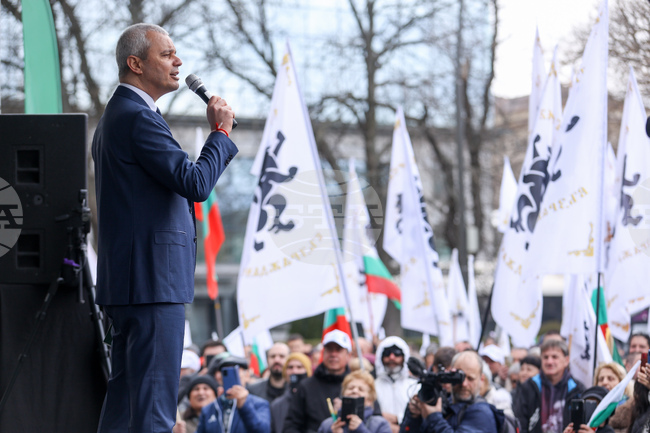 "Възраждане" откри предизборната си кампания пред Народния театър "Иван Вазов"