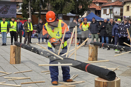 Тетевен - млад дървосекач - международно състезание