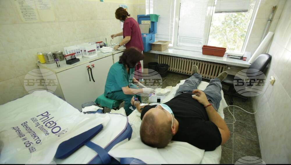 Близо 60 доброволци се включиха в петата благотворителна кръводарителска кампания "Усмихни сърце" в Пазарджик