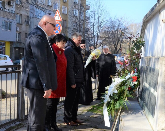 В памет на унгарския революционер Лайош Кошут