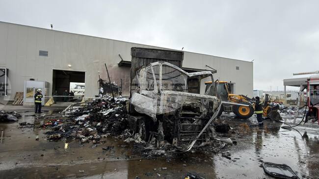 Прокуратурата разследва пожар по непредпазливост на ГКПП „Капитан Андреево“, при който изгоряха камион и част от помещение на митниците