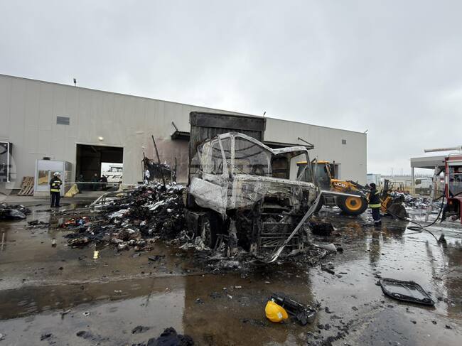 Прокуратурата разследва пожар по непредпазливост на ГКПП „Капитан Андреево“, при който изгоряха камион и част от помещение на митниците