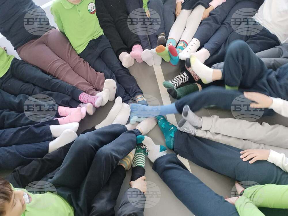 Учениците и преподавателите от Трето основно училище „Гоце Делчев“ в Петрич отбелязаха Международния ден на хората със синдром на Даун