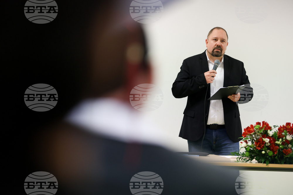 Колеж по мениджмънт, търговия и маркетинг - дипломи - връчване