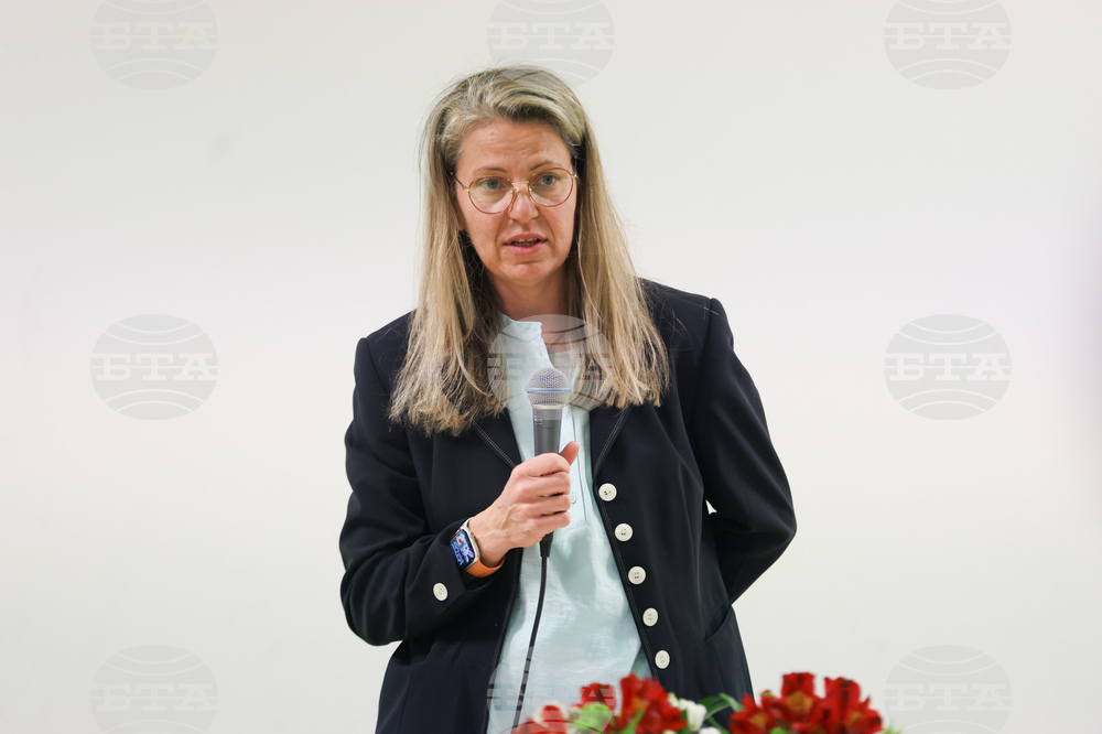 Колеж по мениджмънт, търговия и маркетинг - дипломи - връчване