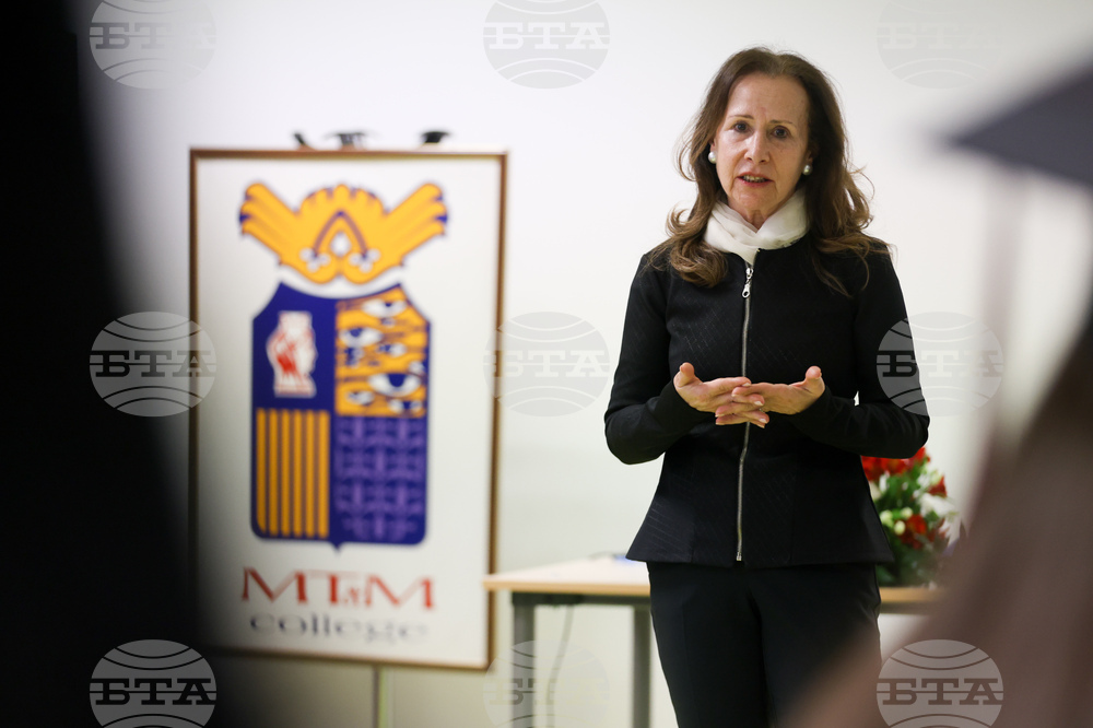 Колеж по мениджмънт, търговия и маркетинг - дипломи - връчване