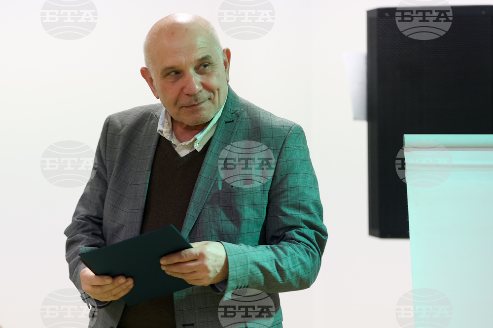 Колеж по мениджмънт, търговия и маркетинг - дипломи - връчване