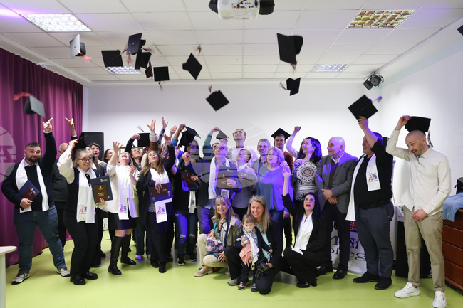 Колеж по мениджмънт, търговия и маркетинг - дипломи - връчване