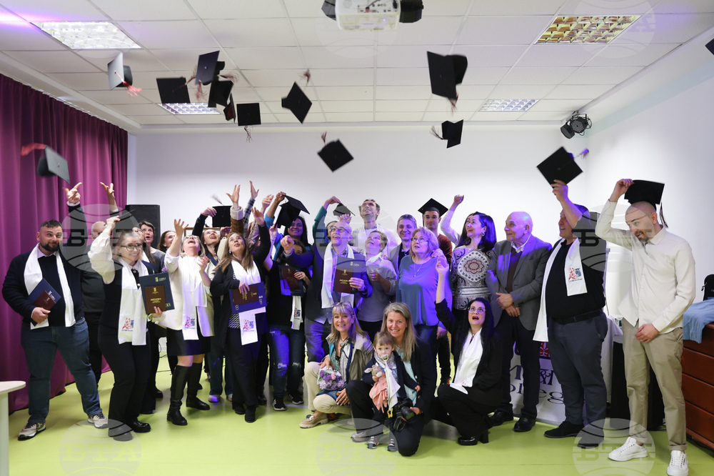 Колеж по мениджмънт, търговия и маркетинг - дипломи - връчване